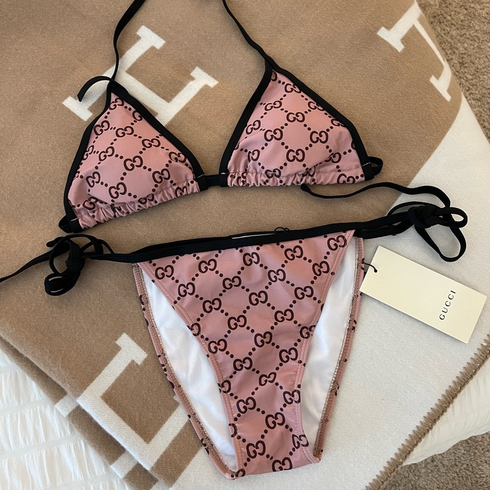 Re-poshing this gorgeous Gucci bikini!